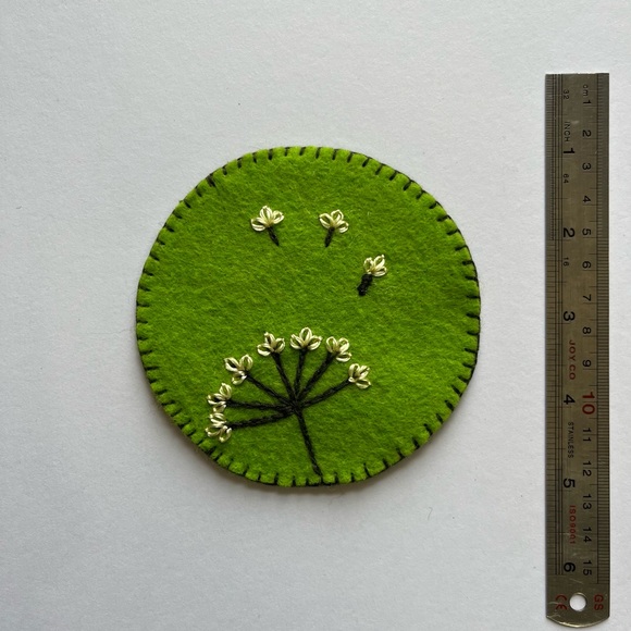 Handcrafted felt coasters and embroidered with silk threads.set of 5 - Picture 7 of 7